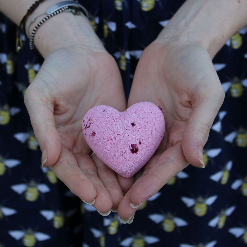 Love Heart Bath Bomb 70g - Ylang & Rose