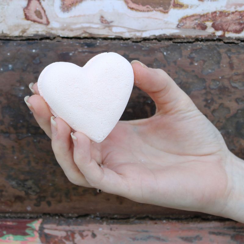 Love Heart Bath Bomb 70g - Passion Fruit