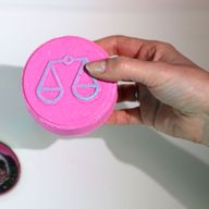 Set of Zodiac Bath Fizzers with Horoscope - Libra