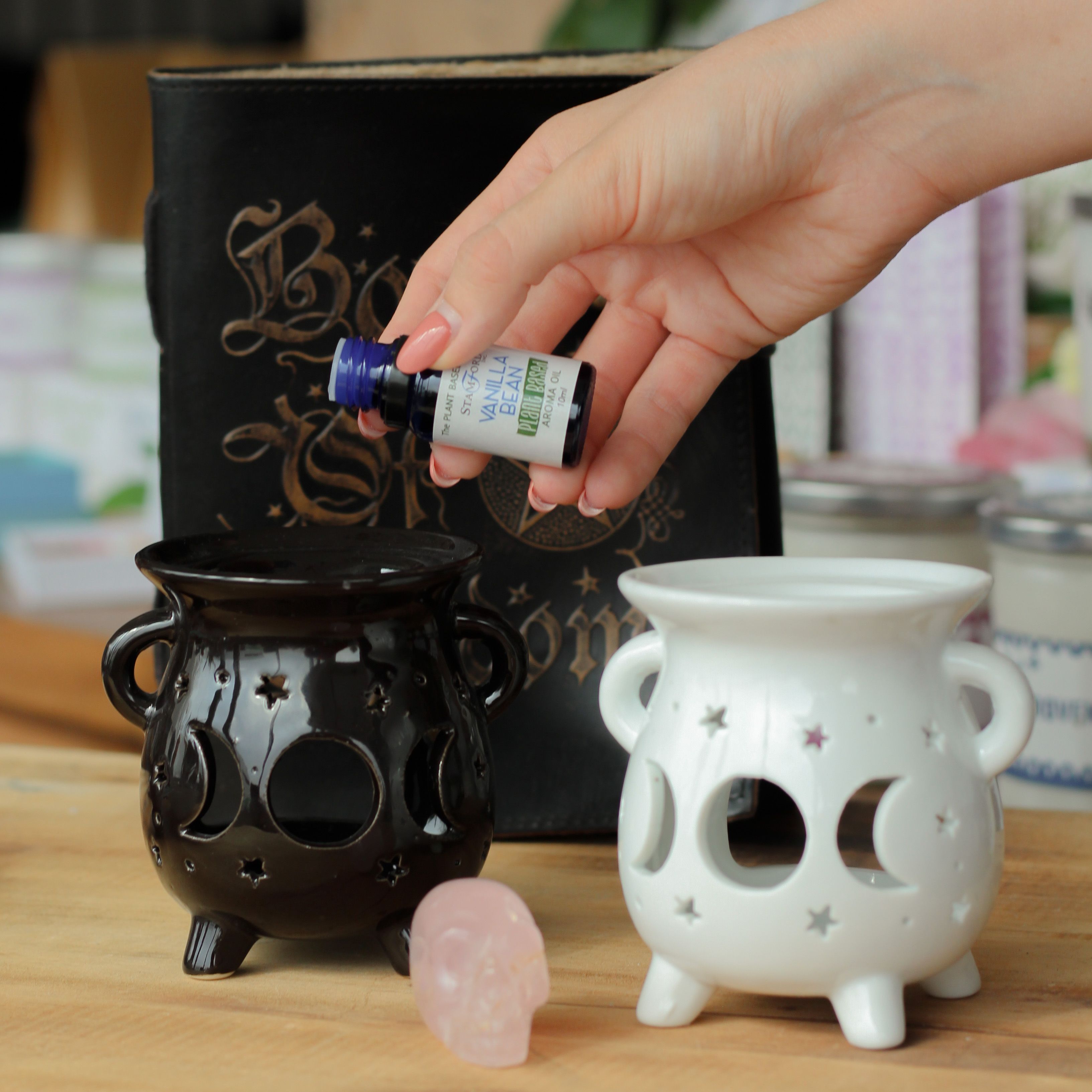 Black and White Cauldron Oil Burners